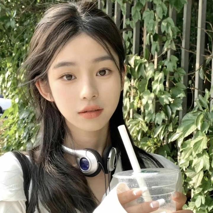 冰属性男子与酷酷女同事